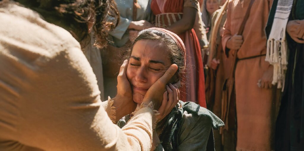 Cura da mulher do fluxo de sangue ao tocar Jesus